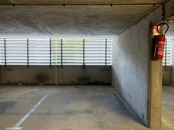 Place de parking à Nanterre Préfecture