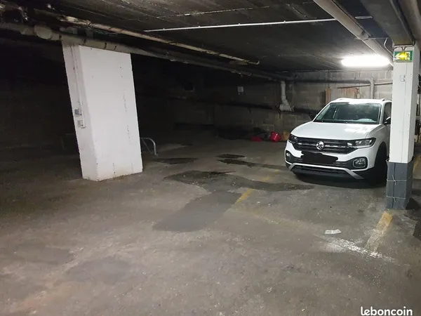 Bel emplacement de parking rue de Vouillé / Saint Amand