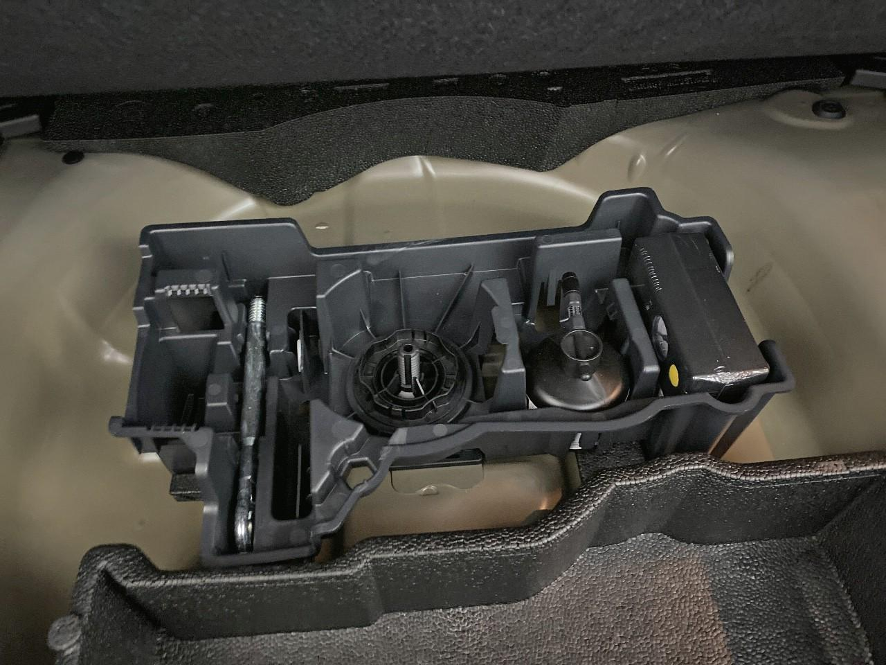 Peugeot 2008 hybrid 145 ch e-dcs6 allure — photo 16
