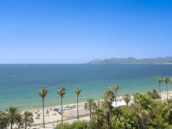 Un Balcon Sur La Méditerranée, Face Aux Plages Du Midi