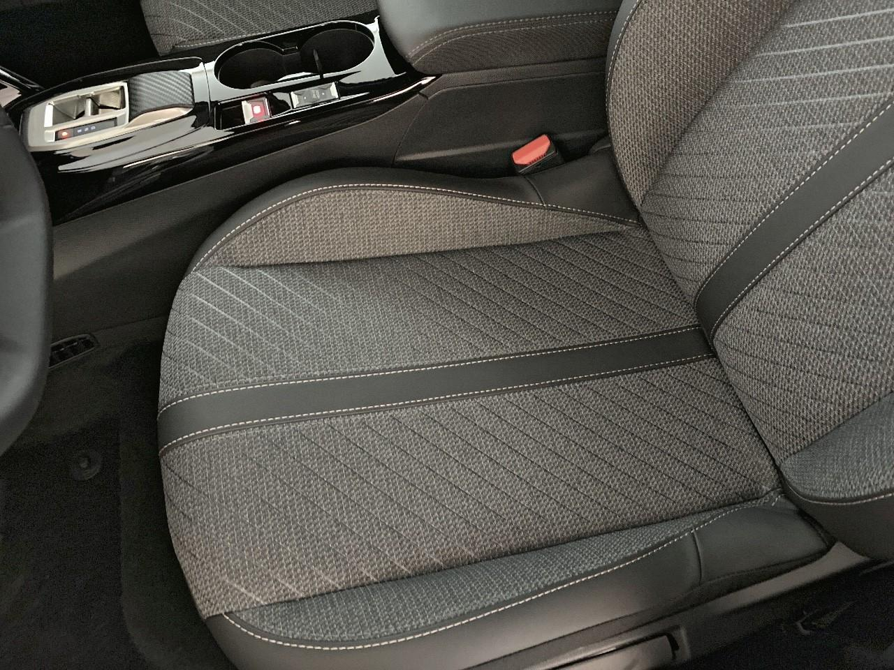 Peugeot 2008 hybrid 145 ch e-dcs6 allure — photo 9