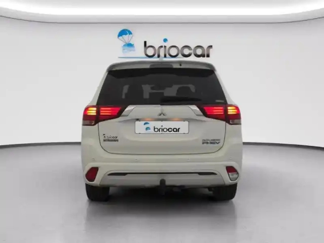 Mitsubishi Outlander phev twin motor intense 4wd + attelage — photo 4