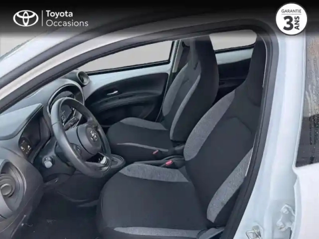 Toyota Aygo x 1.0 vvt-i 72ch dynamic s-cvt — photo 11