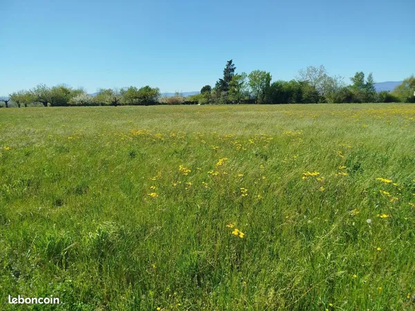 Terrain à bâtir de 1000 m² à ANNEYRON (26)