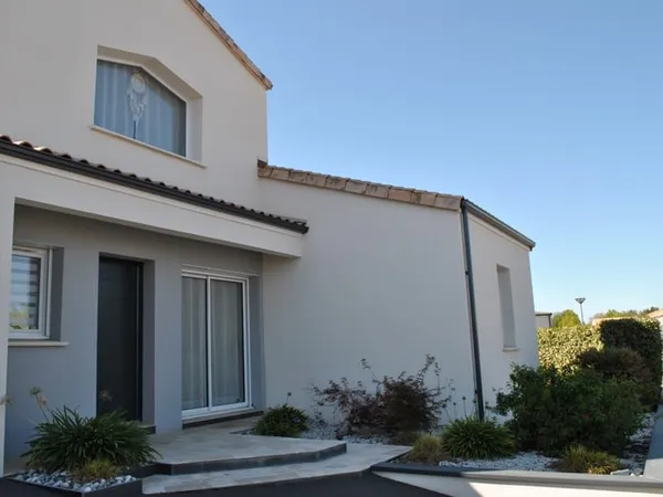 Maison à vendre 7 pièces L'HERBERGEMENT (85)