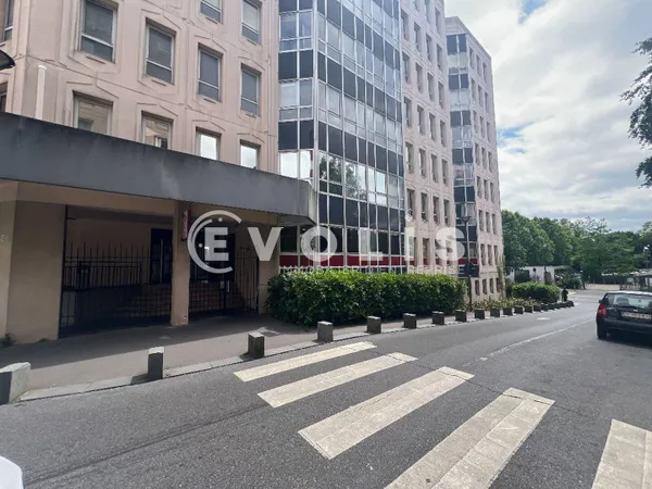 Bureaux 695 m²