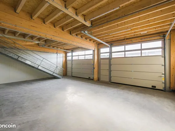 Local d'activité 192 m²