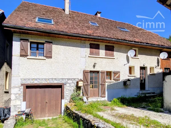 OPPORTUNITÉ INVESTISSEUR : Maison divisée en 3 appartements à Saint-Pierre-de-Chartreuse