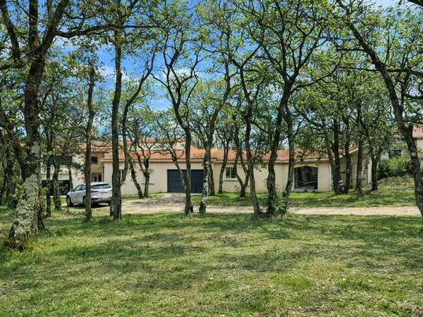 Maison 9 pièces 313 m²