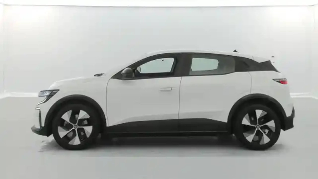 Renault Megane e-tech ev40 130ch standard charge — photo 2