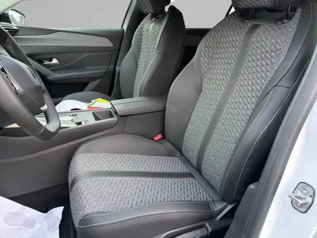 Peugeot 308 hybrid 145 e-dcs6 — photo 11
