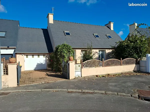 Maison de plain-pied + étage - 115 m² - Terrain 443 m² - Saint-Évarzec 1982