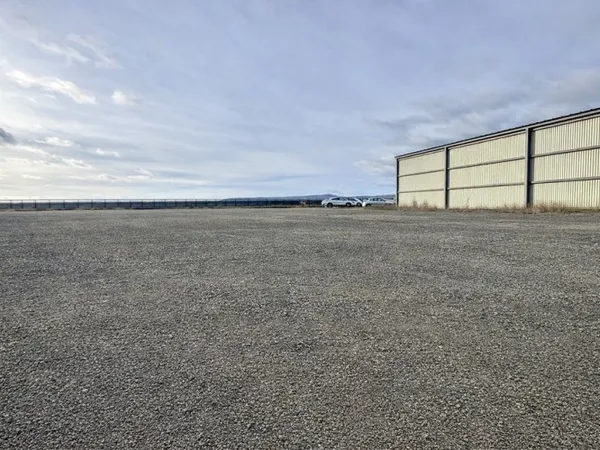 TERRAIN DE 4300m2 EMPLACEMENT PREMIUM ZA LE BREZET CLERMONT-FERRAND 63000