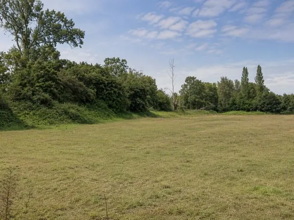 Terrain 836 m²