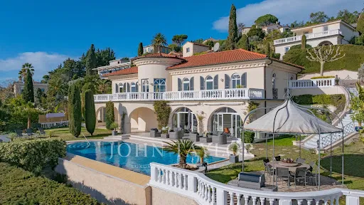 Villa 7 pièces 299 m²