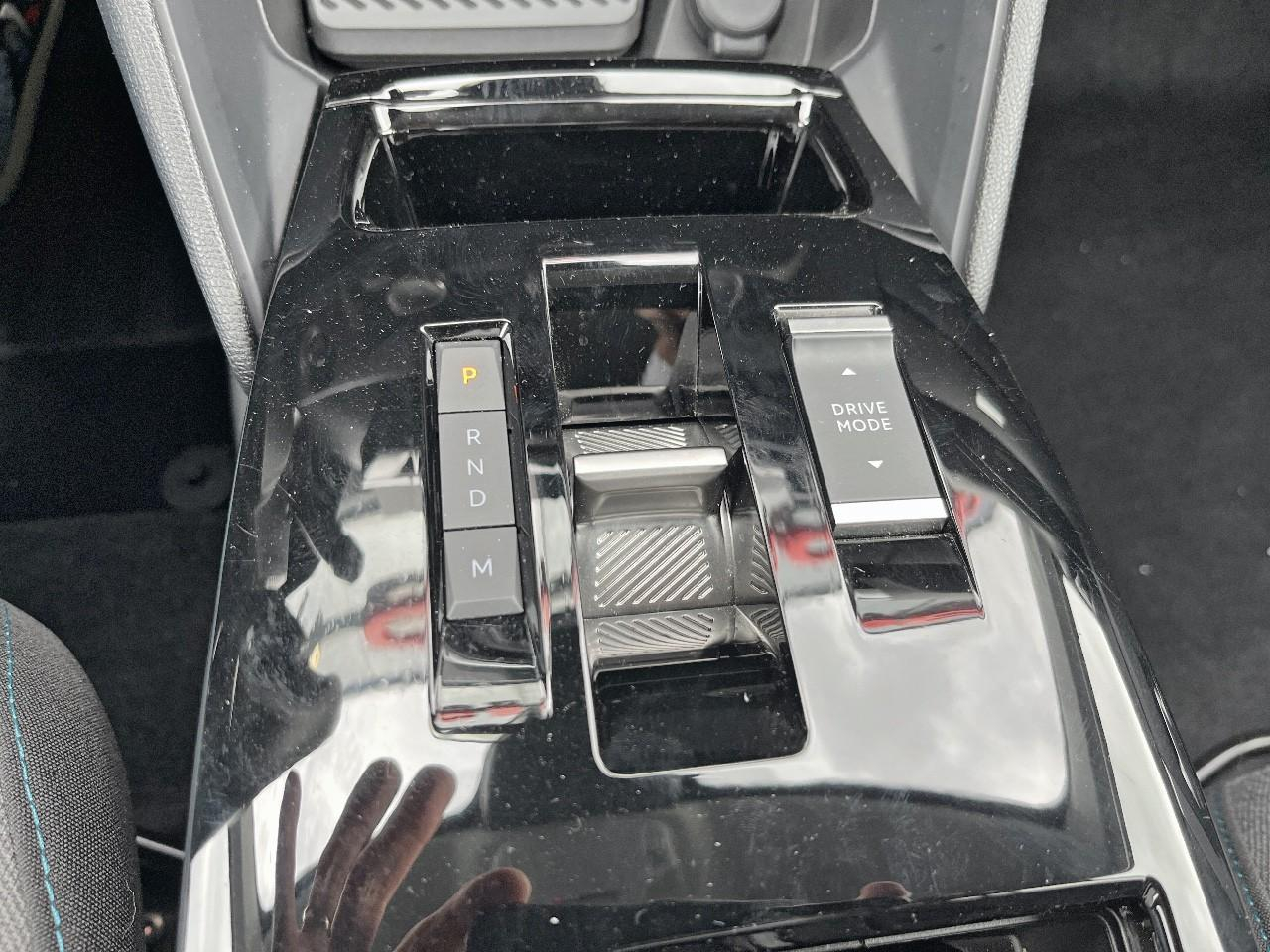Citroën C4 X hybride 136 e-dcs6 max — photo 16