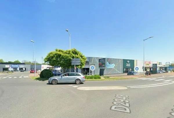 Local commercial 660 m²