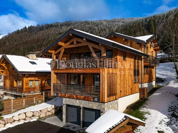 MONTRIOND - chalet récemment achevé