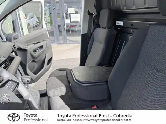 Toyota Proace city medium 100 d-4d start mc24 — photo 11