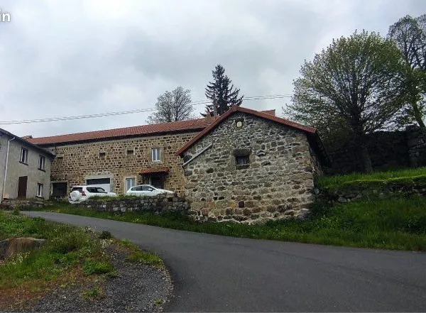 Maison avec grange et dépendance