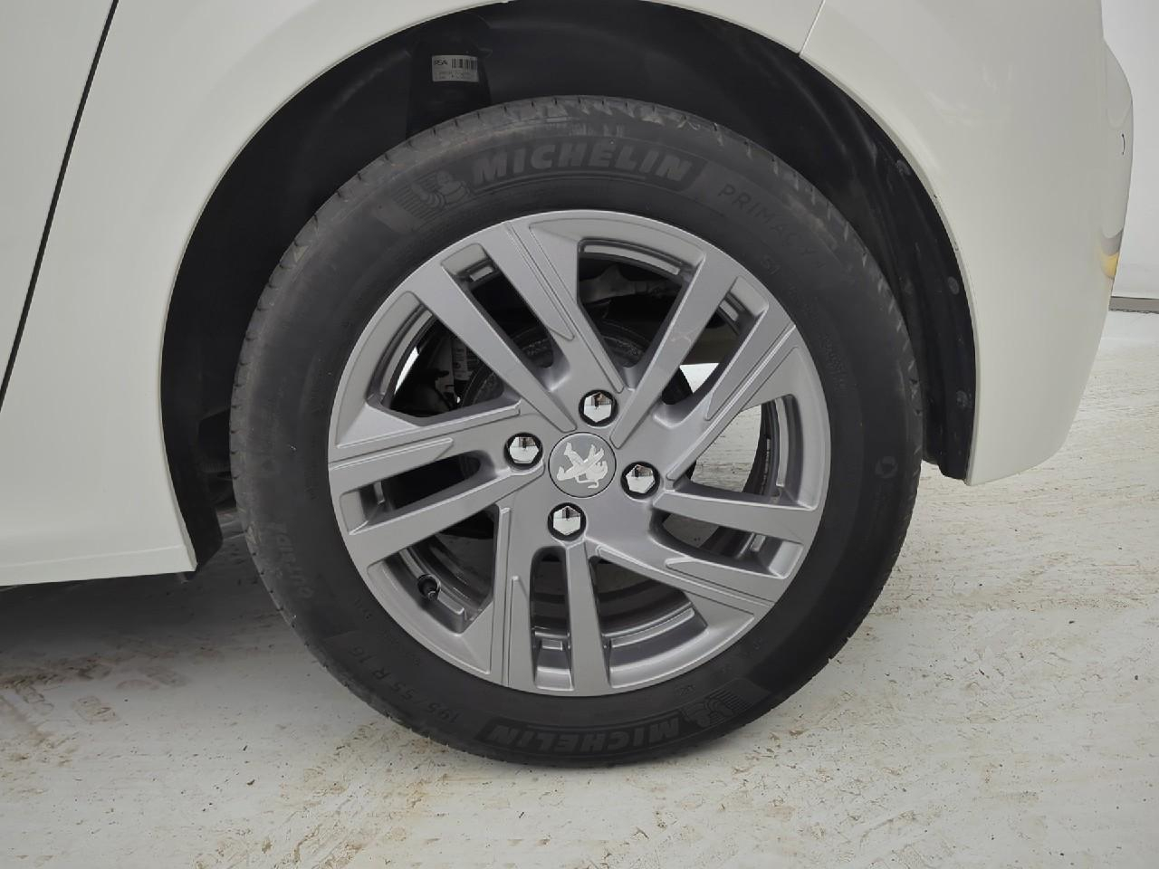 Peugeot 208 puretech 100 s&s bvm6 style — photo 11