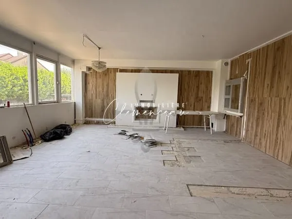 À LOUER ? Local commercial de 280 m² à Orgeval (RN13)
