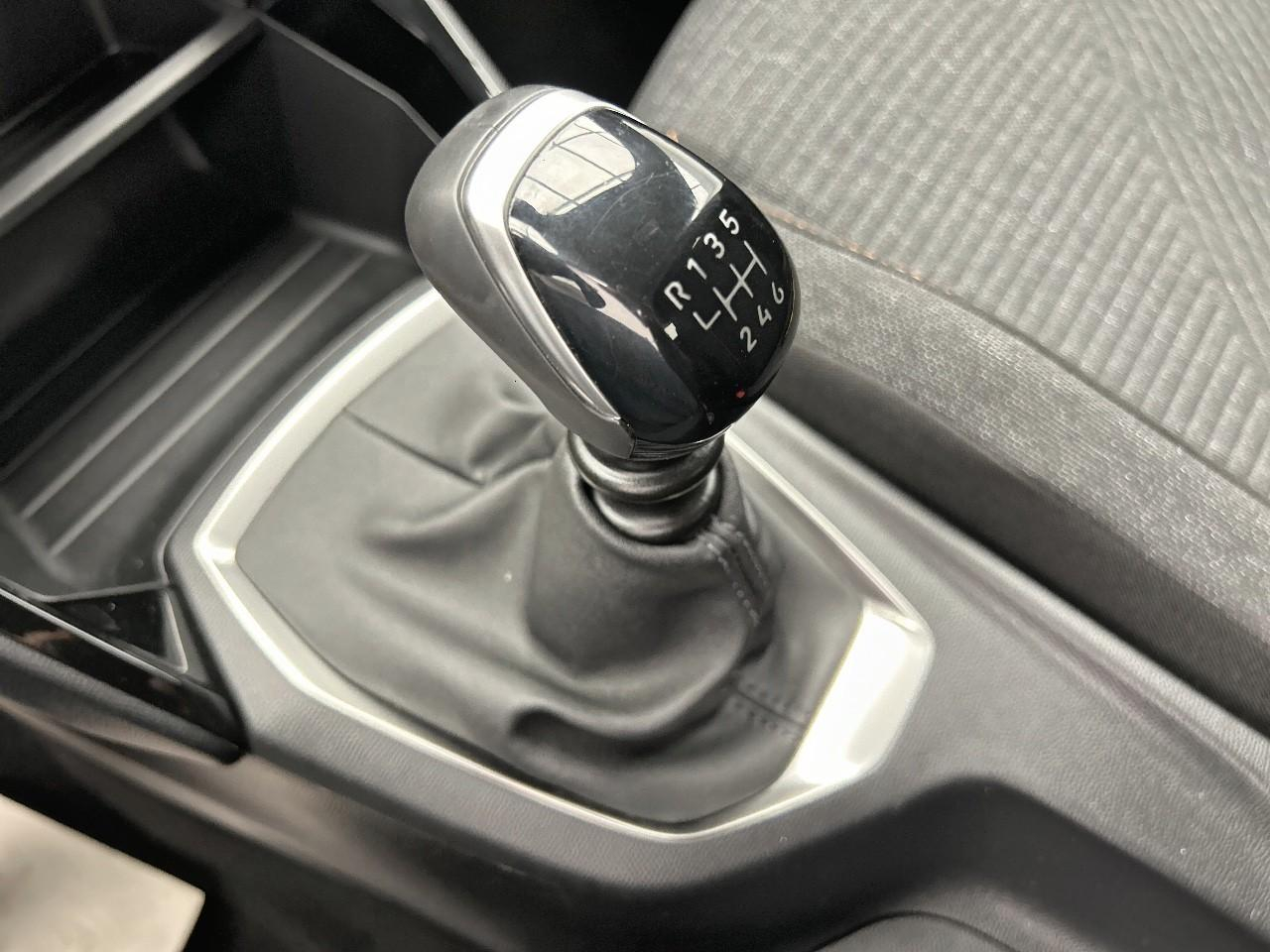 Peugeot 2008 100 s&s bvm6 style — photo 17