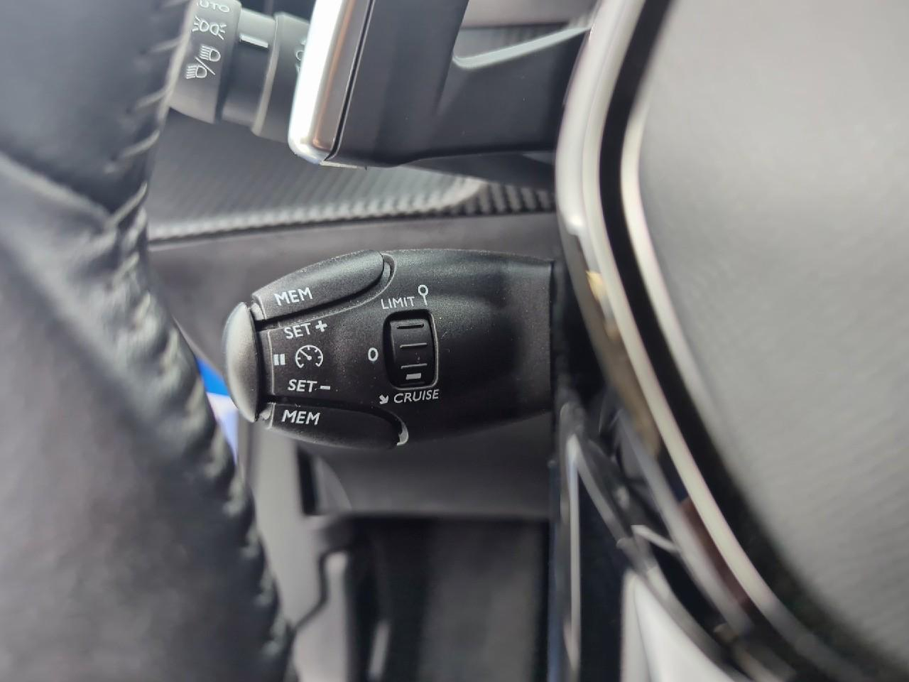 Peugeot 2008 puretech 130 s&s eat8 allure pack — photo 21