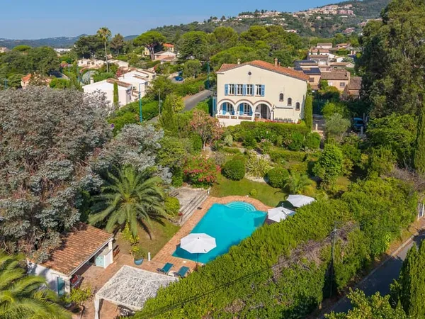 Maison 7 pièces 373 m²
