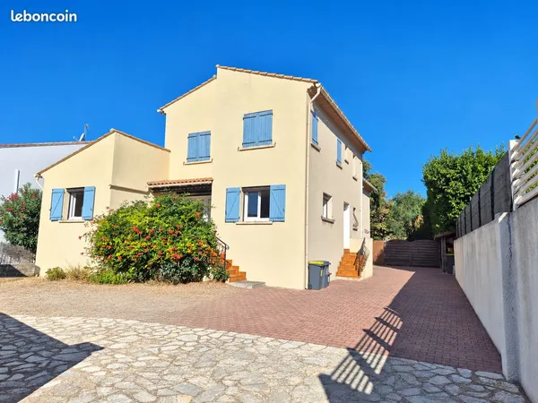 Vend villa à LE CRES comprenant 2 appartements