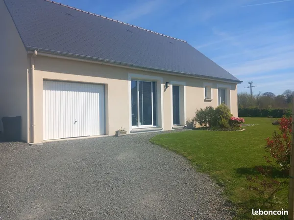 Maison T4 récente 2021, 3 chambres, garage et terrain arboré de 800 m² - DPE A - Courcy