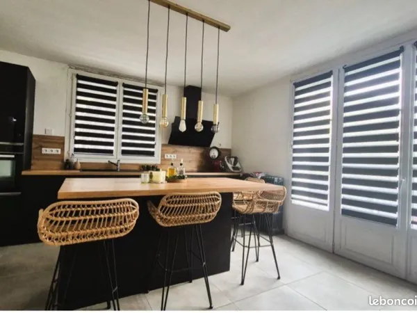 Maison avec rdc 3 bureaux tous équipés de salle d'eau et cuisine