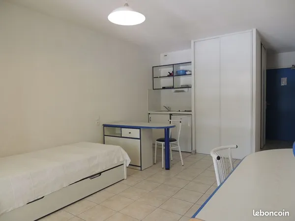 Studio dans residence calme a la garde