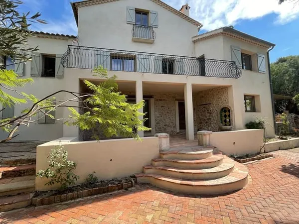 Maison 9 pièces 250 m²