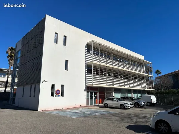 Local / bureau de 87 m² à La Garde