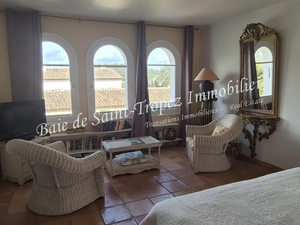 Villa 3 Chambres dans une petite copropriété avec piscine proche place des lices