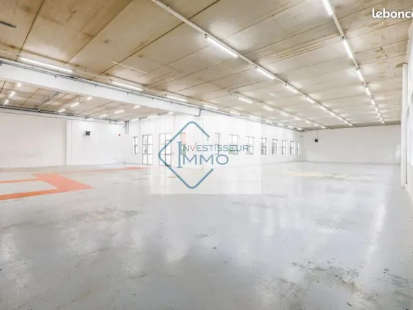 Local industriel 549 m²