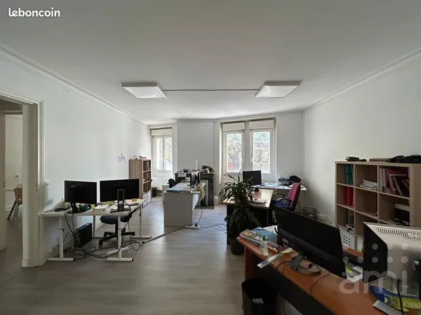 Local bureaux 140 m²