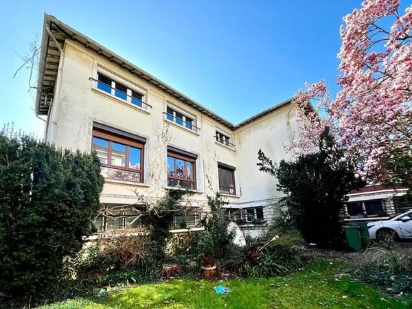 Bâtiment à réhabiliter de 470m2- Châtillon centre