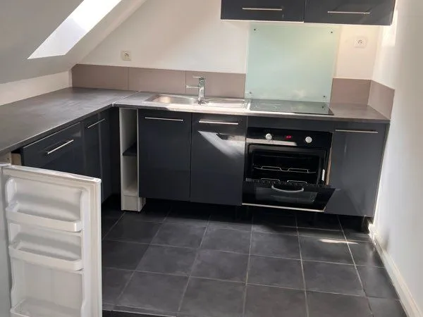 Petit T2 :28m2 centre ville place Gordaine
