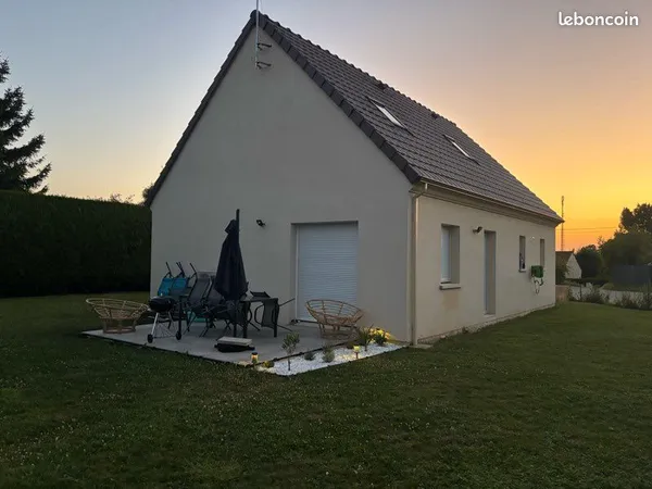 Maison récente de 90 m² - 3 chambres - DPE A - Garage, terrasse et jardin de 550 m²
