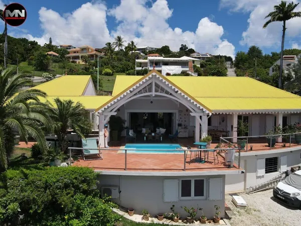 Villa 4 pièces 256 m²