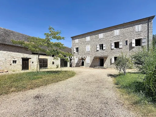 Maison 15 pièces 475 m²