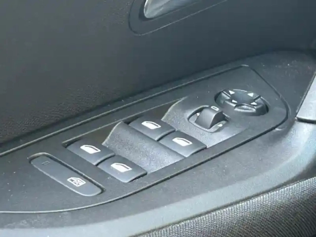 Peugeot 2008 1.2 puretech 100ch s&amp;s style — photo 10