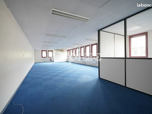 Bureau 519 m²