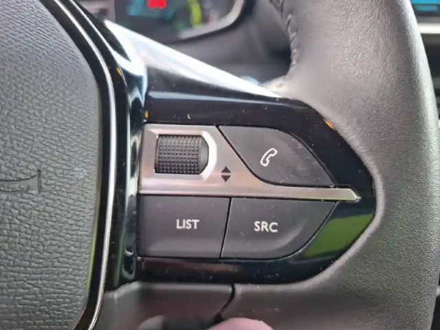 Peugeot 208 electrique 50 kwh 136ch — photo 24
