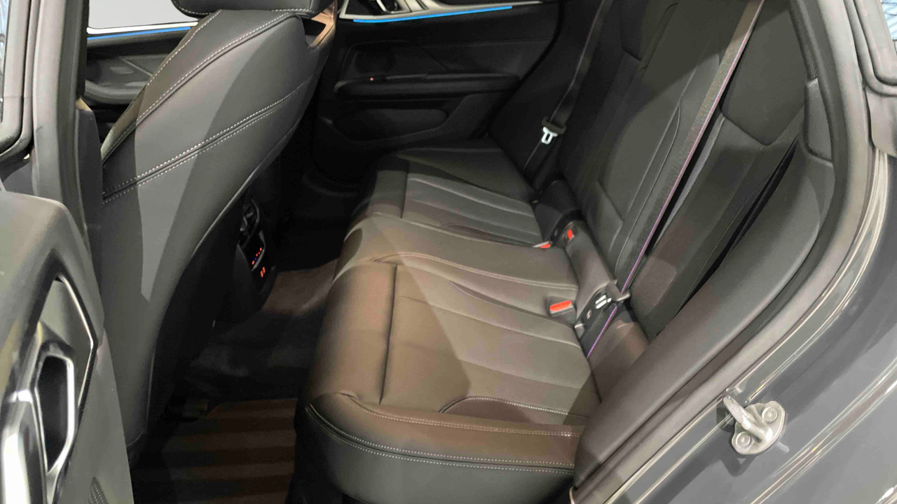 BMW i4 xDrive40 401 ch BVA — photo 12