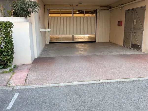 Place de parking privée