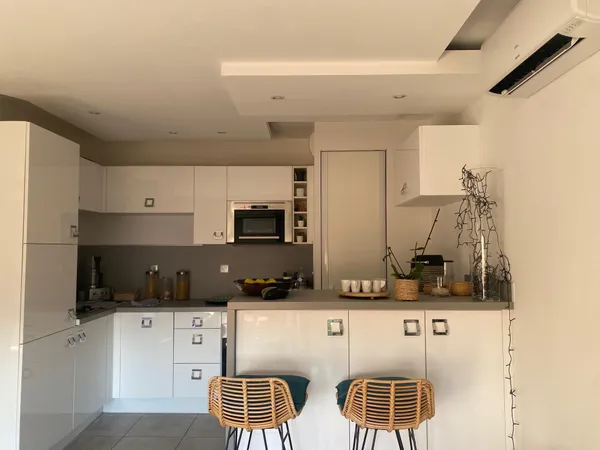Appartement récent dernier étage avec ascenseur
