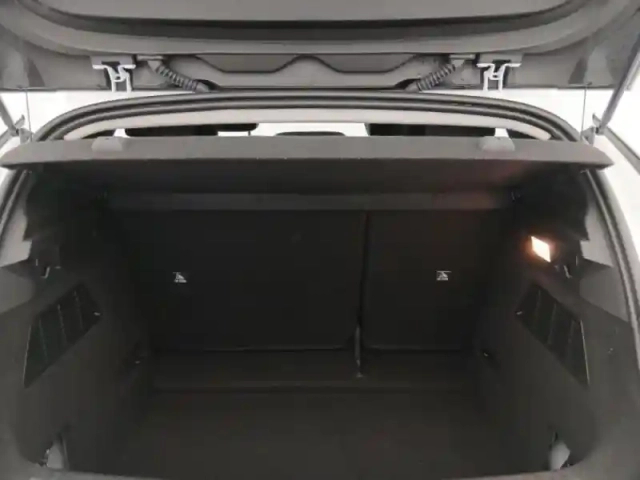 Renault Megane e-tech electric ev40 130ch equilibre standard charge — photo 9